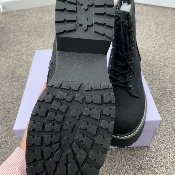 Madden Girl | Carra Lace-Up Lug Sole Combat Boots - Picture 4 of 7